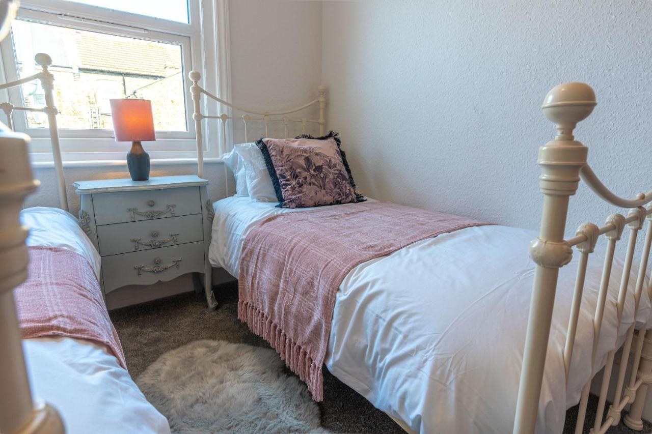 Cosy Blue Shells Cottage - 2Bedrooms - Garden - 5Mins Beach - 1Min Shell Grotto Margate Exterior photo